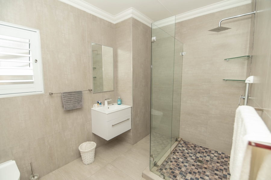 6 Bedroom Property for Sale in Beachview Eastern Cape